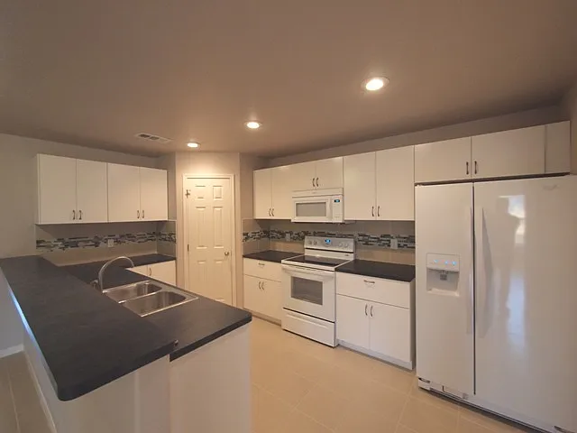 4505 Barrington Trl — Photo 5