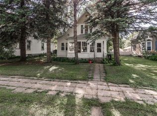 518 Cottonwood St, Grand Forks, ND 58201