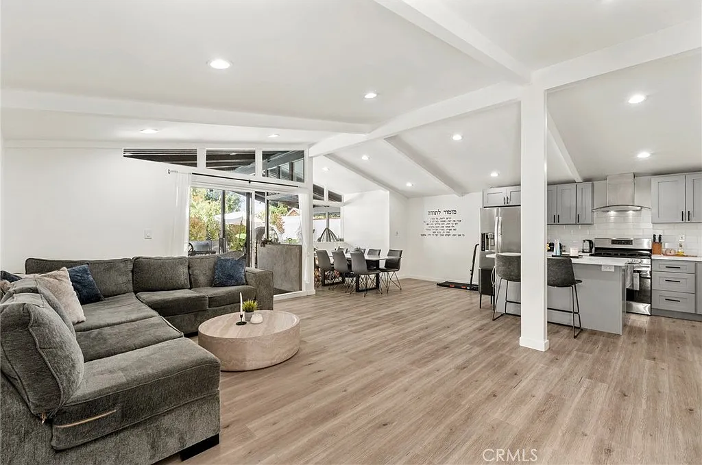 3 bed, 1170 sqft, $4,500 — Photo 4