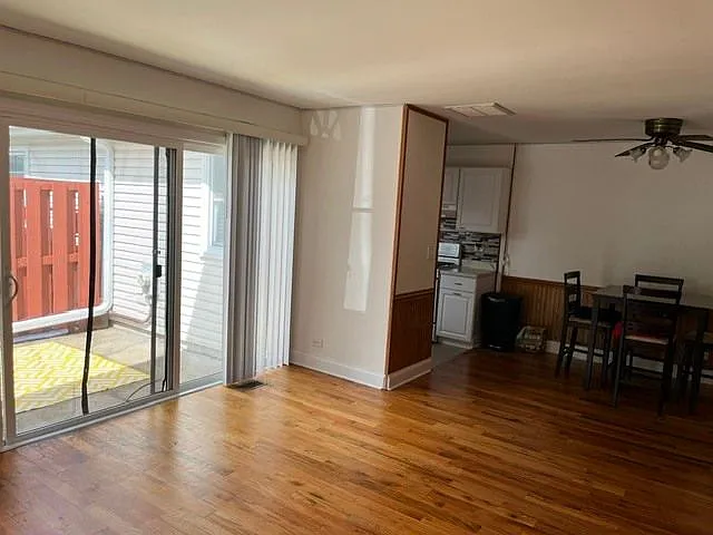 3 bed, 1200 sqft, $2,300 — Photo 4
