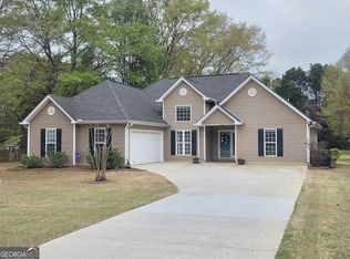 70 Mosswood Ct, Newnan, GA 30265