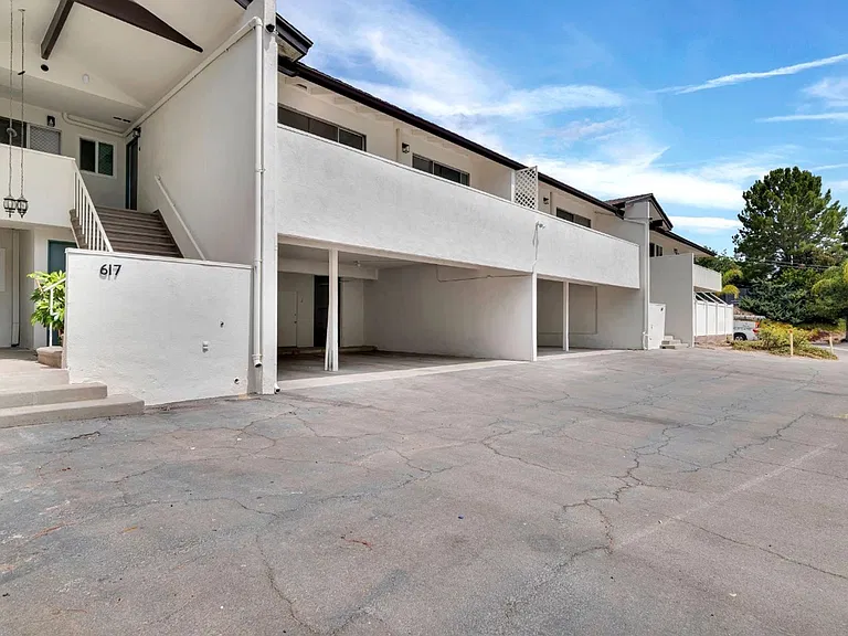 Green Hill Apartments — Photo 9