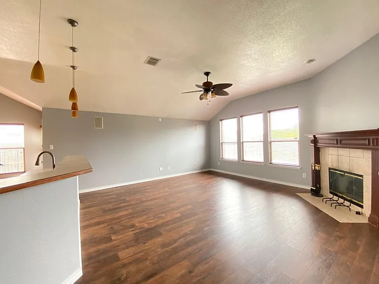 1328 Falcon Holw — Photo 10