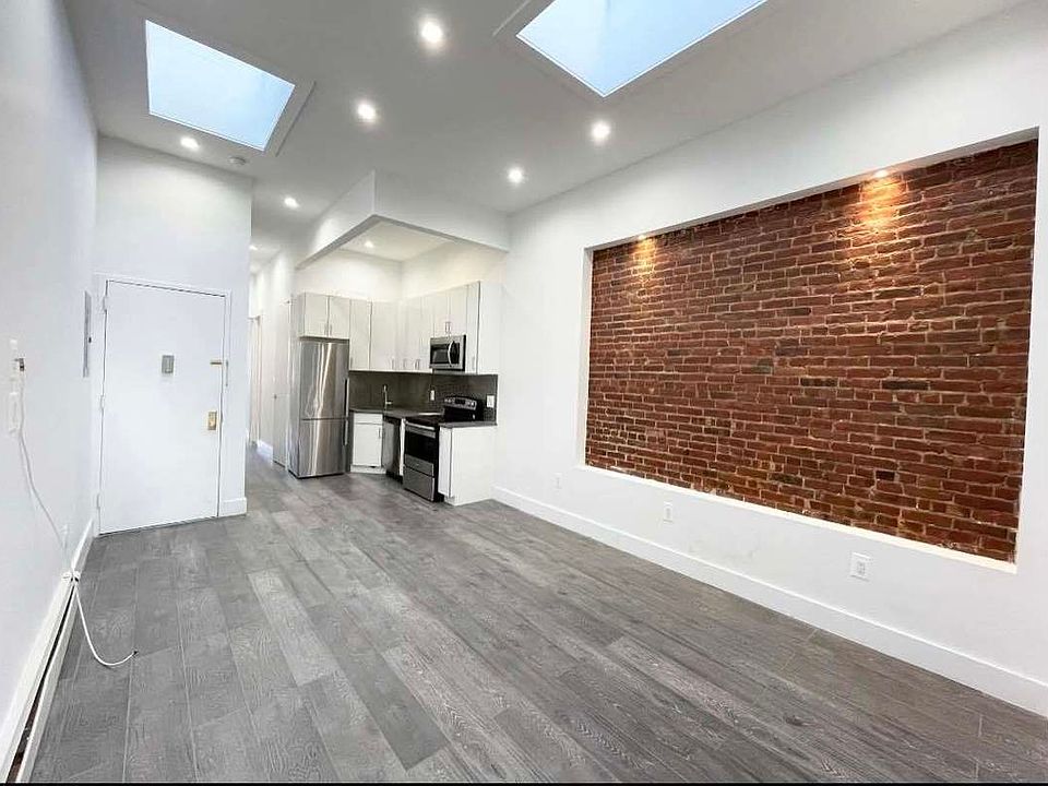 1st image of 158 Irving Ave #3