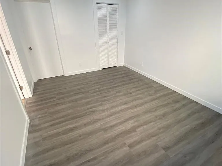 19807 Blythe St — Photo 11