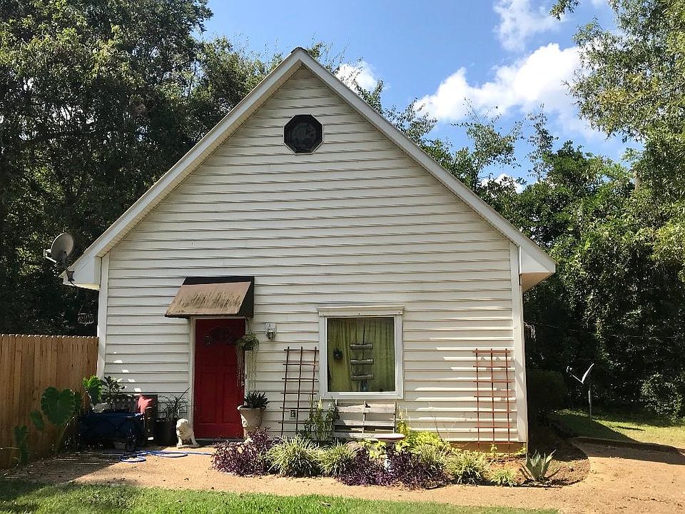 1st image of 301 Ward Dr #B