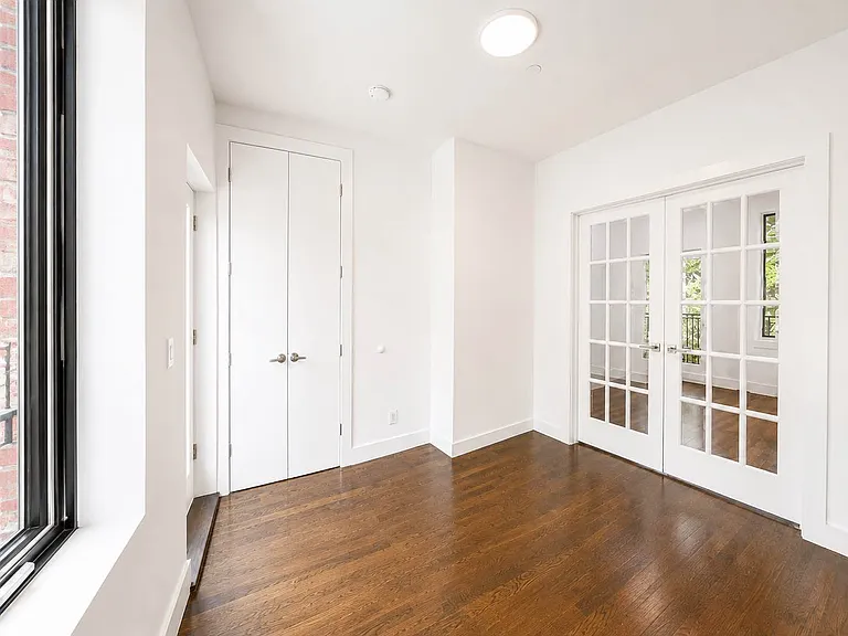 55 Stanhope St #3R — Photo 6