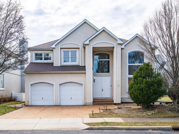 47 Crescent Cove, Seaford, NY 11783