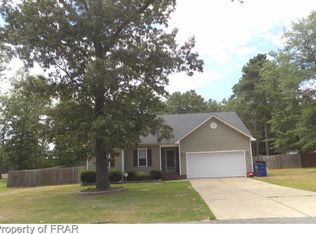 408 Hunters Creek Dr, Raeford, NC 28376