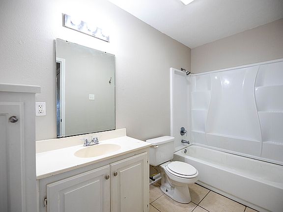 883A-SISTRUNK-bathroom2_01162025