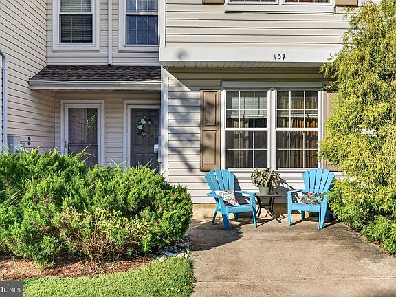 3rd image of 137 Buckingham Way