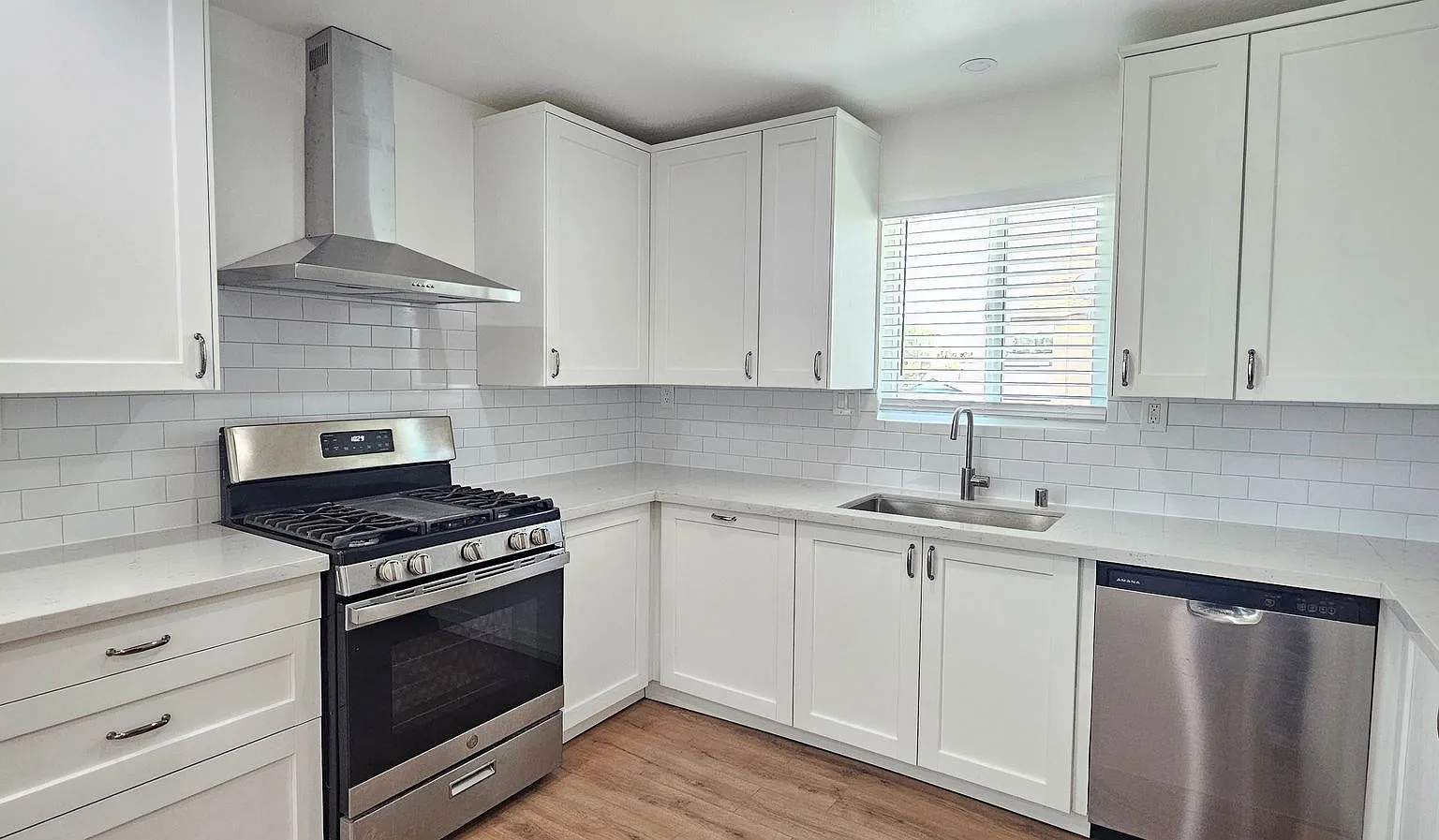 PLACE 809 Capehart — Photo 1