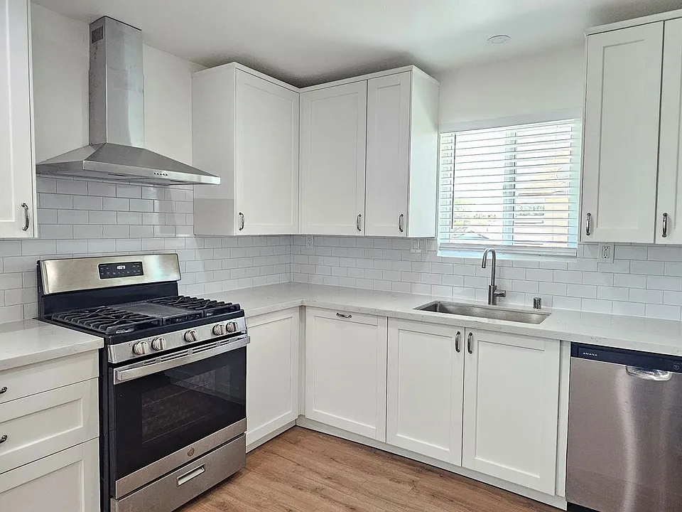 PLACE 809 Capehart