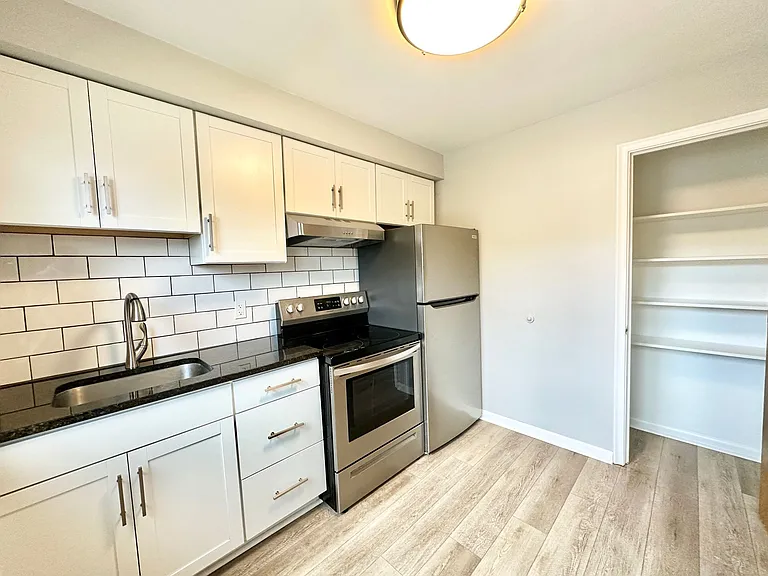 636 Larpenteur Apartments! — Photo 11