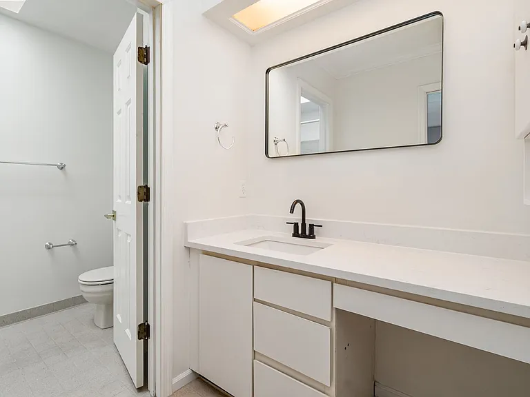 225 Woodmont Cir — Photo 13
