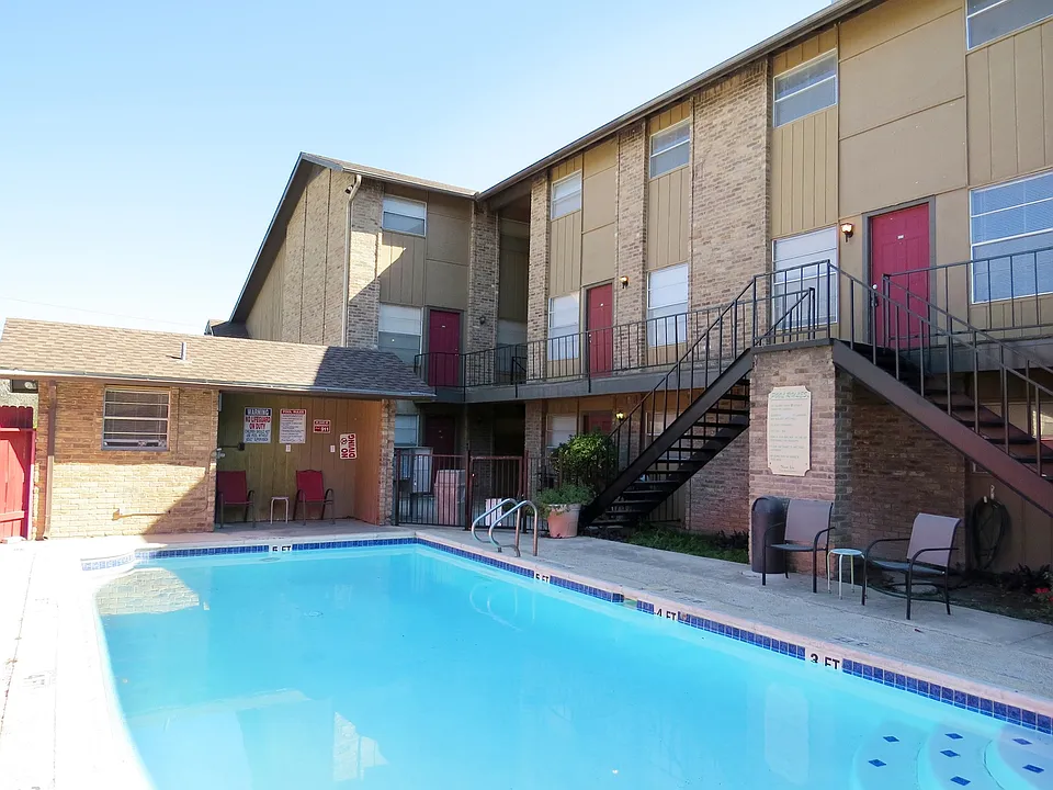 111 Prexy Dr #202