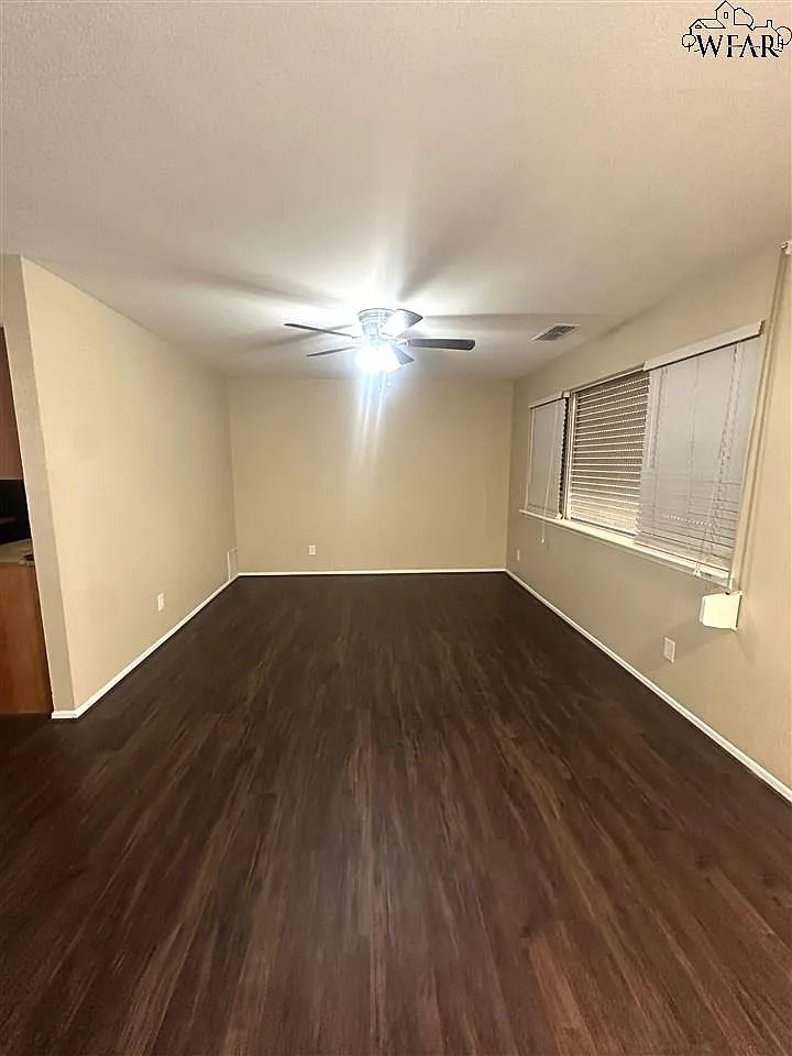 4 bed, 2.5 bath, 1428 sqft, $2,000 — Photo 2