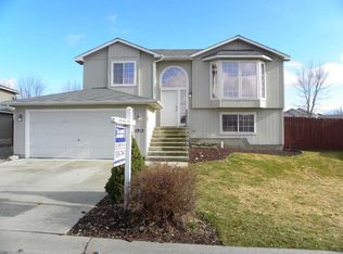 1912 N Salmon Riv, Greenacres, WA 99016