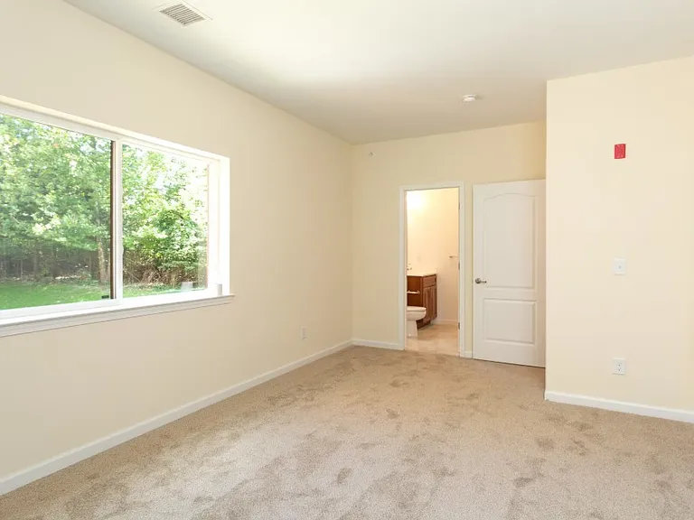 Kensington Manor — Photo 9