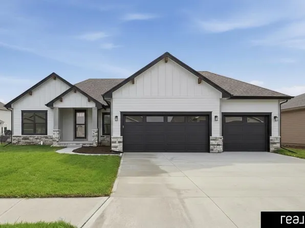 10206 Sherman St, Papillion, NE 68046
