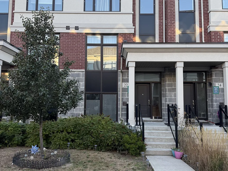 22 Andalusia Ln