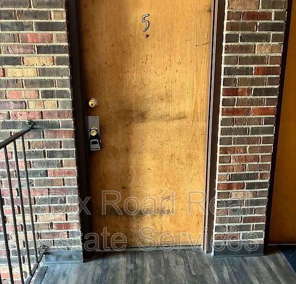 735 Trumbull St #5 — Photo 3