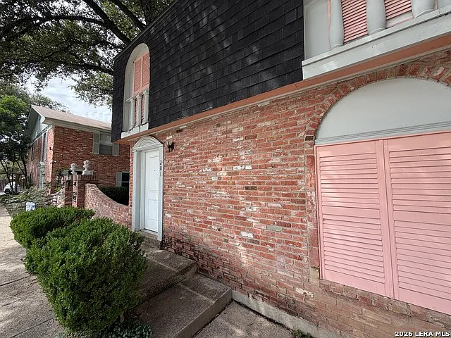 2811 Woodbury Dr #201 — Photo 3