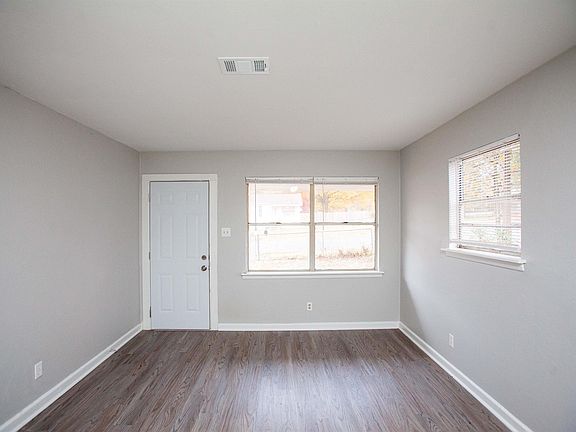 3rd image of 7124 Twin Oaks Rd