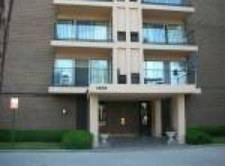 4838 Howard St #P5, Skokie, IL