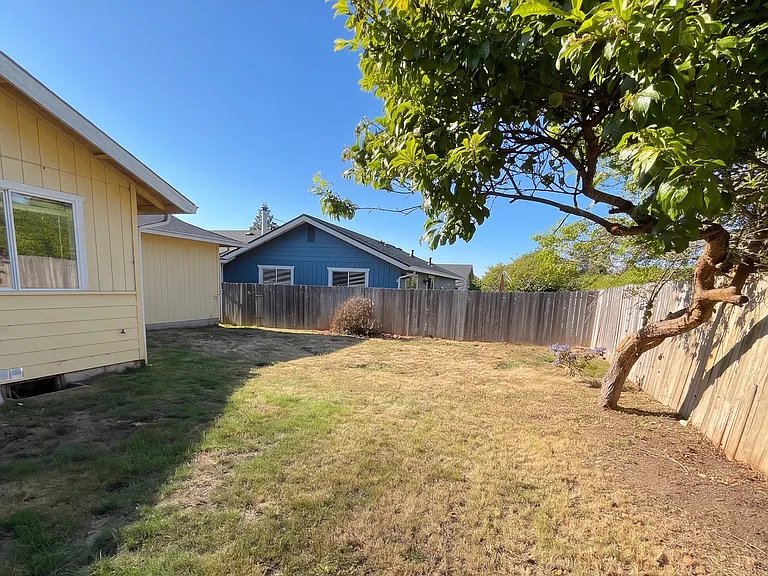 2025 Thiel Ave — Photo 20