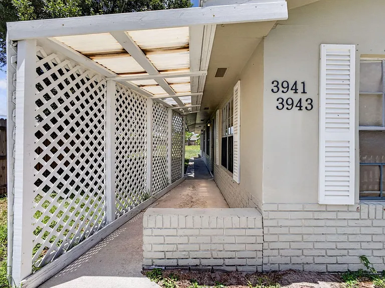 3943 Roan Ct W — Photo 3