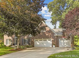 15375 Oak Point Dr, Spring Lake, MI 49456