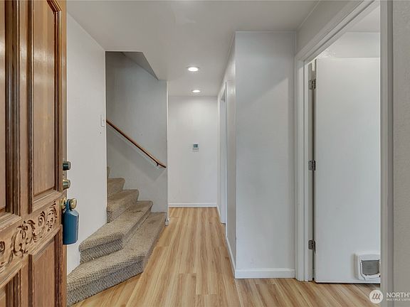 3rd image of 429 SE Orchard Drive