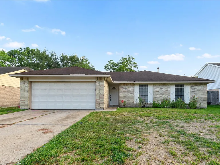 18067 Garden Manor Dr — Photo 1