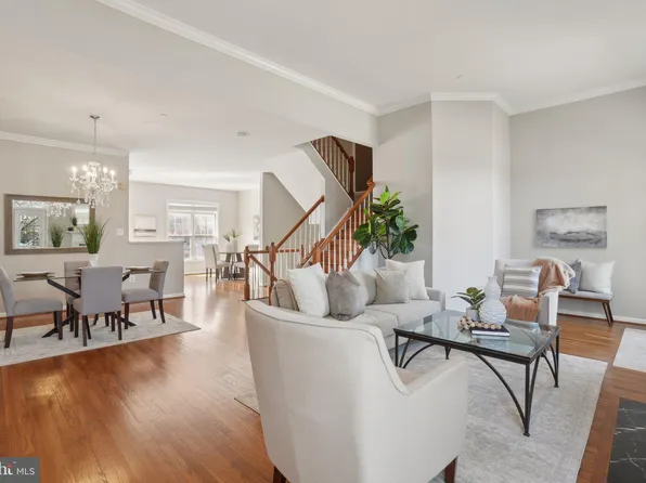 405 Clayton Ln, Alexandria, VA 22304