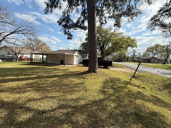 3rd image of 301 Boyd Loop