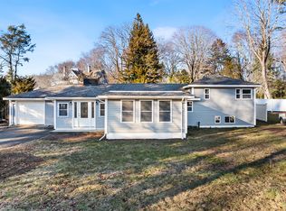 6 Rosemary Ln, Quaker Hill, CT 06375