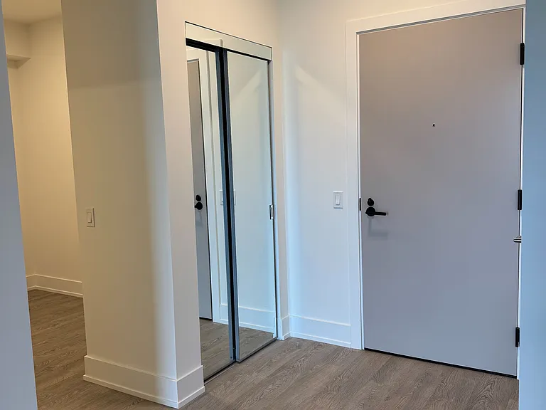 858 Dupont St #821 — Photo 3