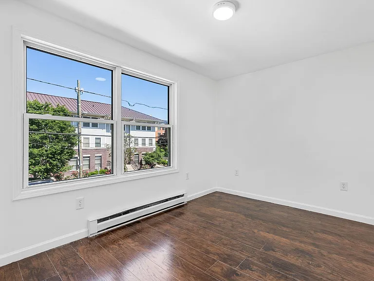 466 Pacific Ave — Photo 17
