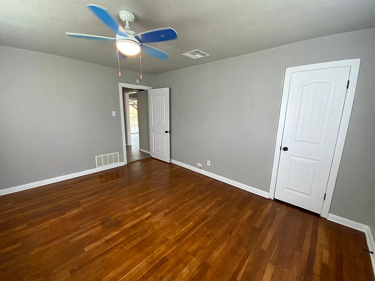 1006 S 45th St — Photo 5