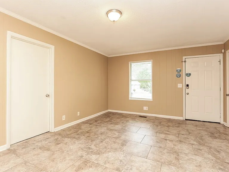 2214 Norman Ave — Photo 3