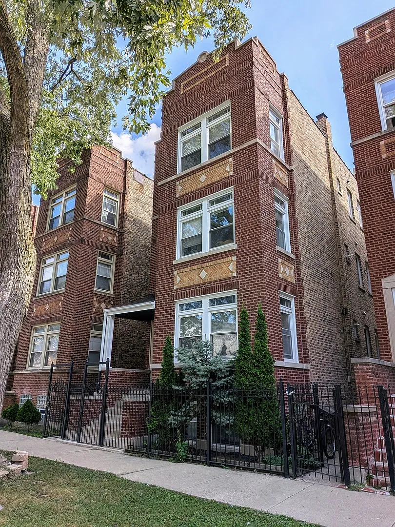 2 bed, 750 sqft, $1,700 — Photo 2
