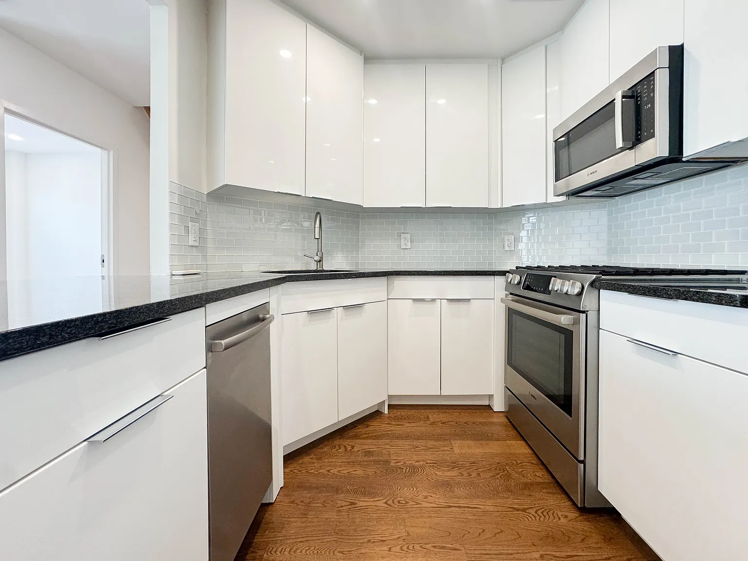689 Leonard Street — Photo 4