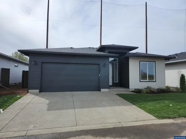 658 Magnolia Ave, Woodburn, OR 97071