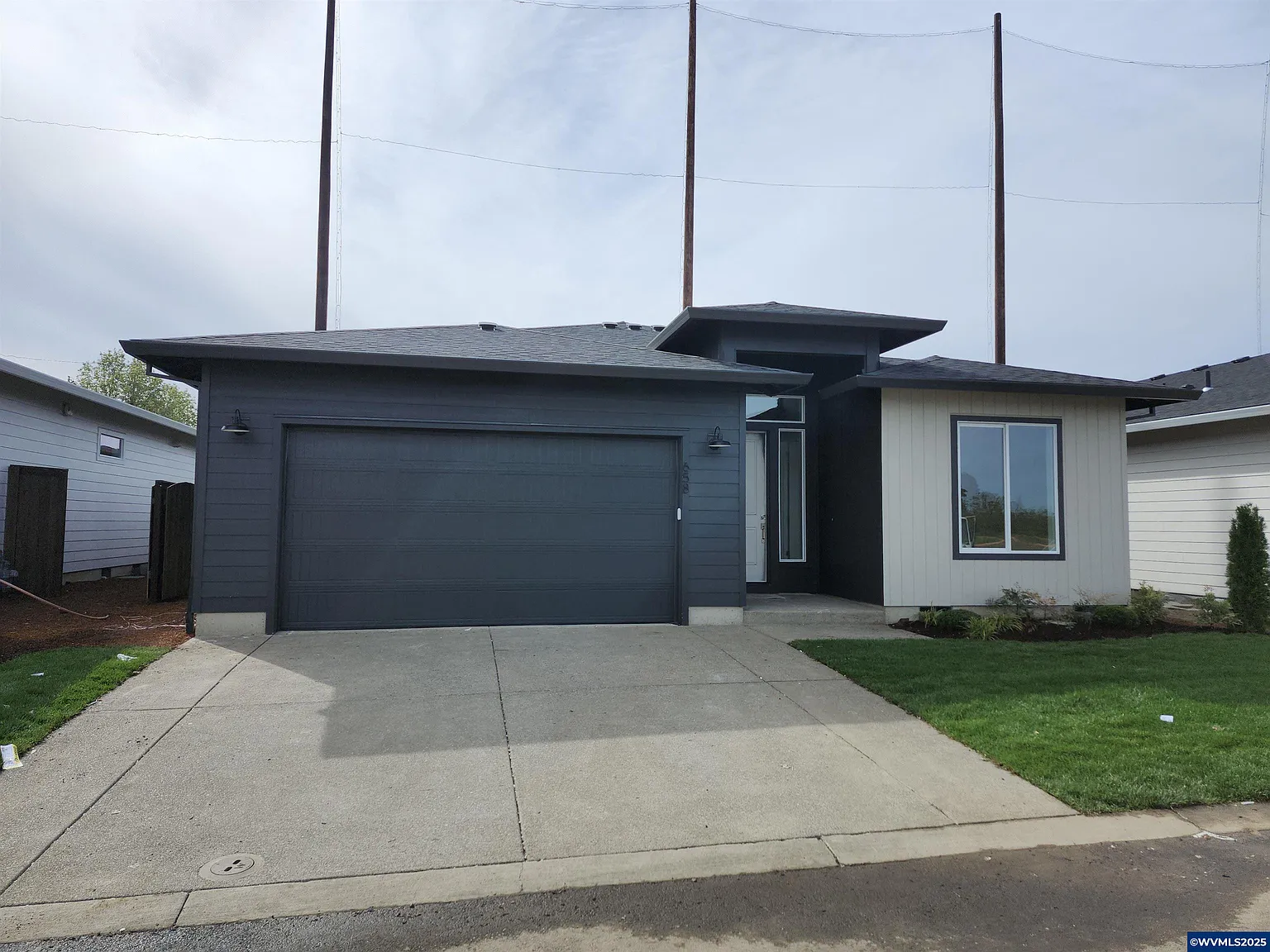 658 Magnolia Ave photo 1