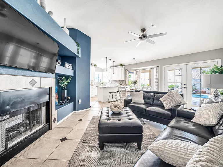 8741 W Acapulco Ln — Photo 4