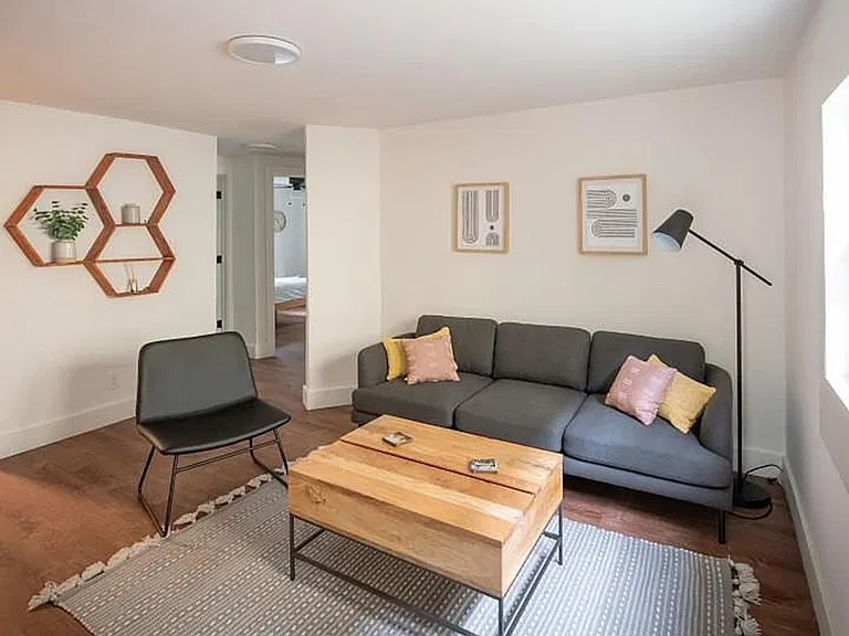 1063 Kirkwood Ave SE #B — Photo 4