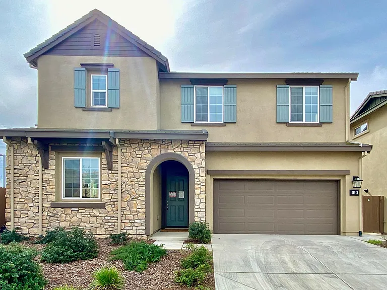 4138 Hydo Lake Way — Photo 1