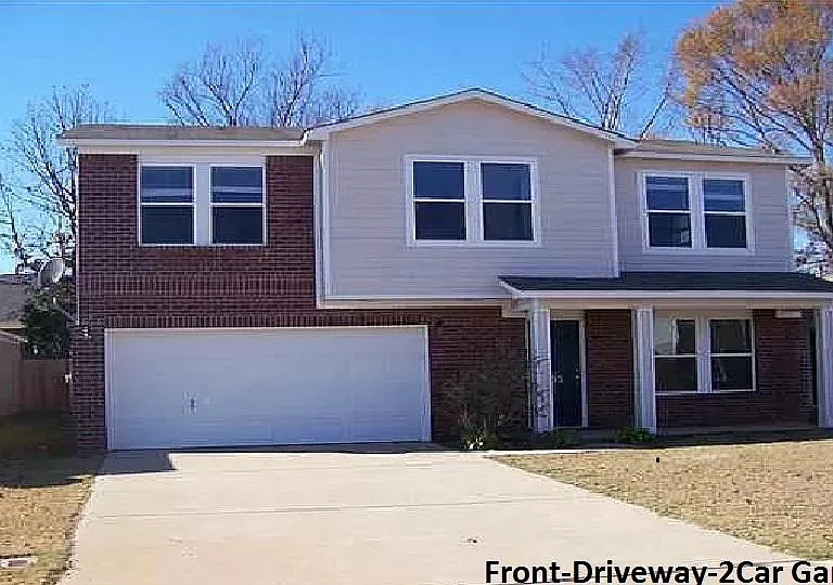 Quiet and Clean Area. 2 Car+ garage and Front Porch.