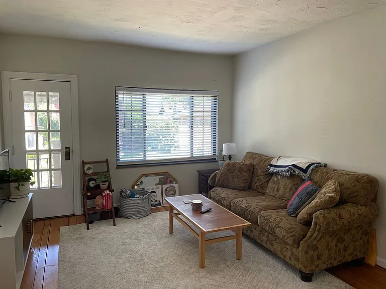 2923 Victoria Avenue — Photo 8